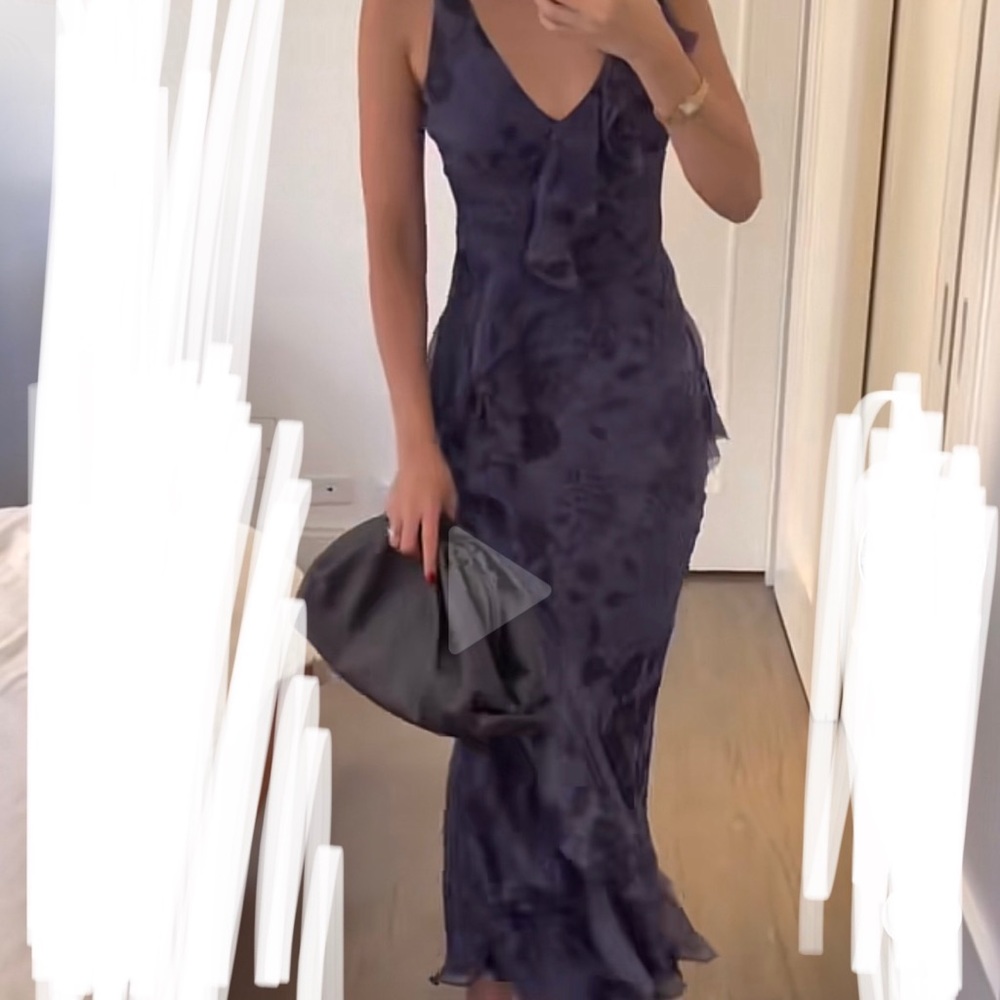 ISO. LOOKING FOR LEON MAX STUDIO SILK DRESS OR DRESSES LIKE THIS. XS OR S!!!